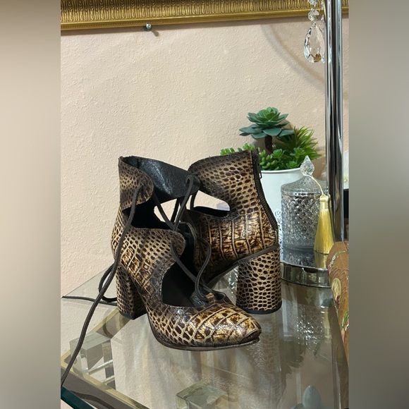 Freebird by Steven Joyce Croc-Embossed Lace-Up Block Heeled Pumps Size 7 - Picture 2 of 13